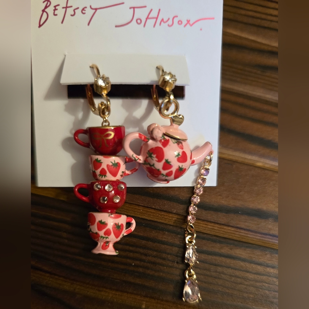 Betsey Johnson Mismatched Teapot and tea cup dangle earrings! - Picture 14 of 15